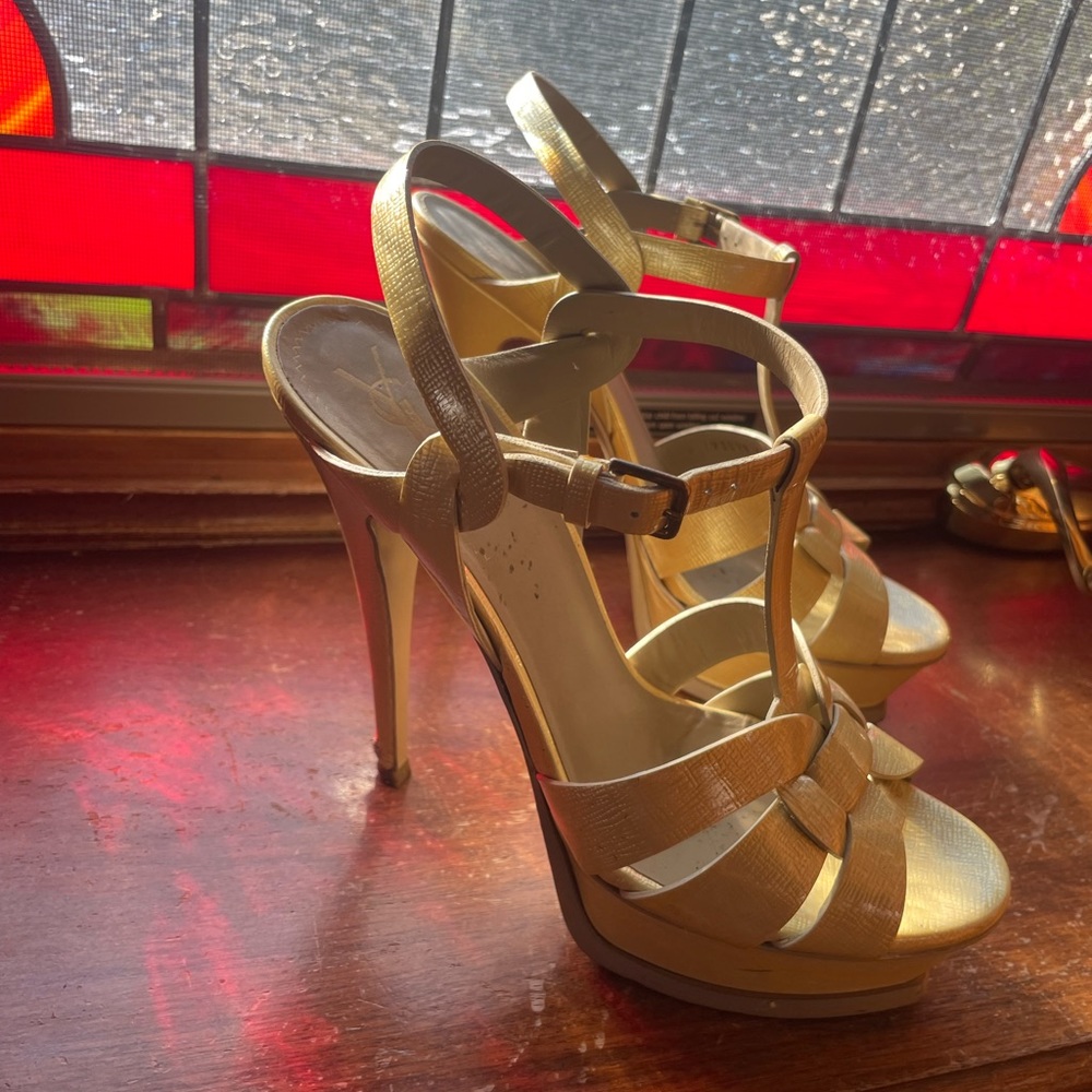 Saint Laurent Women's Tribute 75 Sandal In Pale Gold Cracked Metallic Leather
